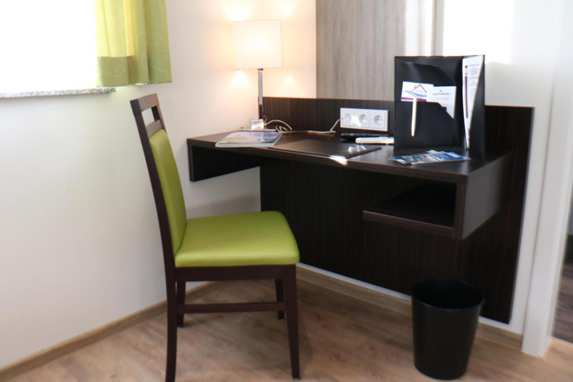 Hotel Gaestehaus Stock Zimmer Kraeuterstueble Friedrichshafen Exterior foto